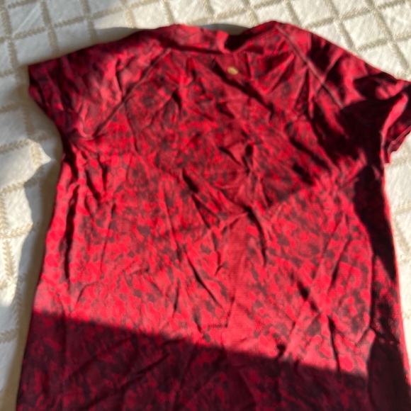 Lunar New Year Swiftly Tech Short-Sleeve Shirt 2.0 Race Length - Picture 2 of 5